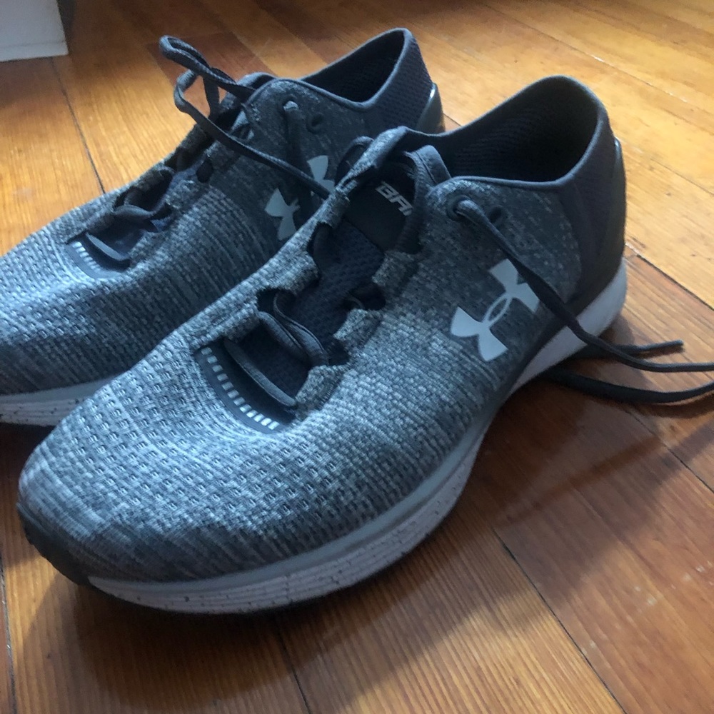 Like new under armour running shoes